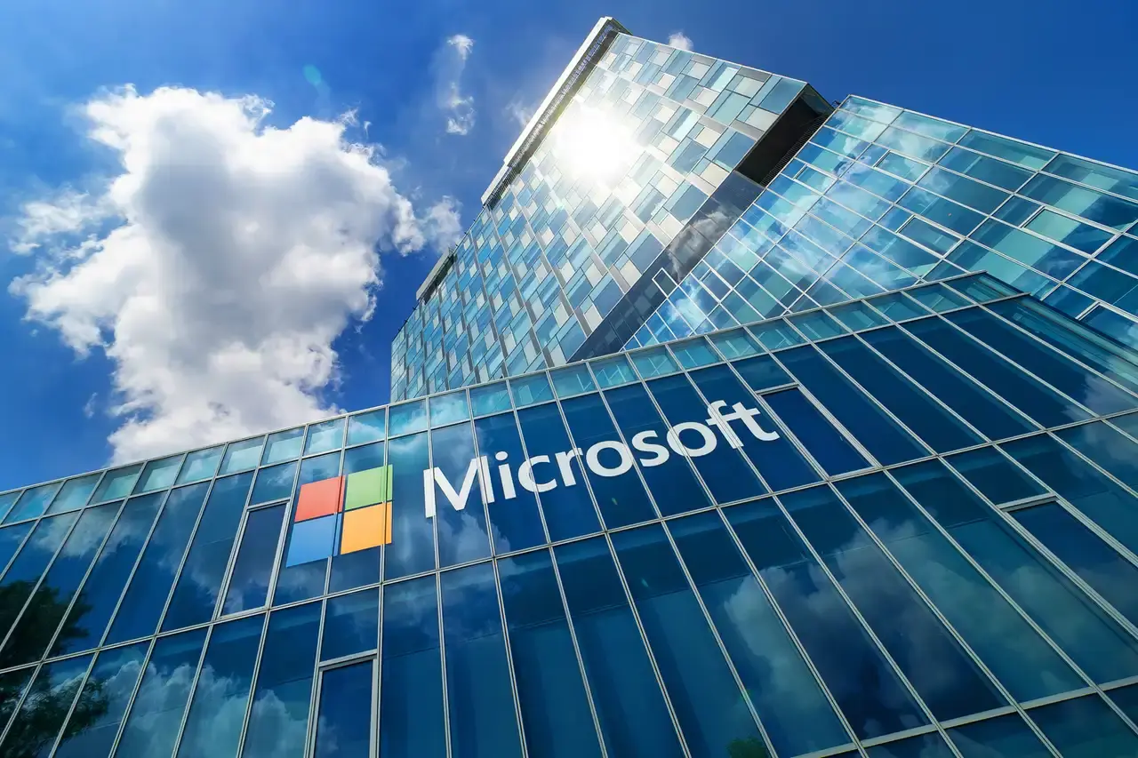 Η Microsoft επενδύει $400 εκατ. στην Ελβετία σε τέσσερα data centers