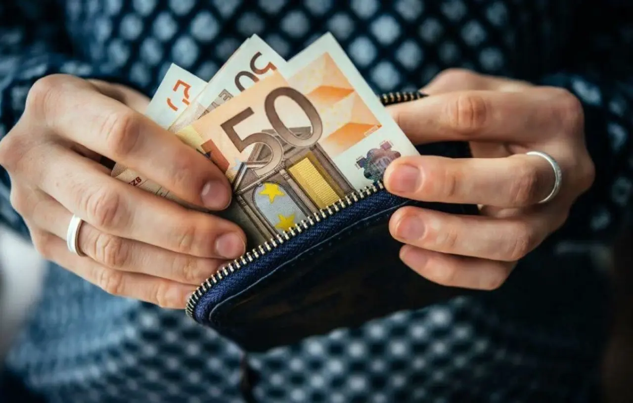 Πρόβλεψη ΕΚΤ: Αύξηση των μισθών στην ευρωζώνη το β’ εξάμηνο του 2026