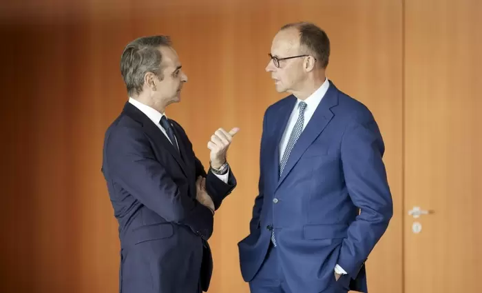 DW: Μπορεί η Γερμανία να μάθει από την Ελλάδα;