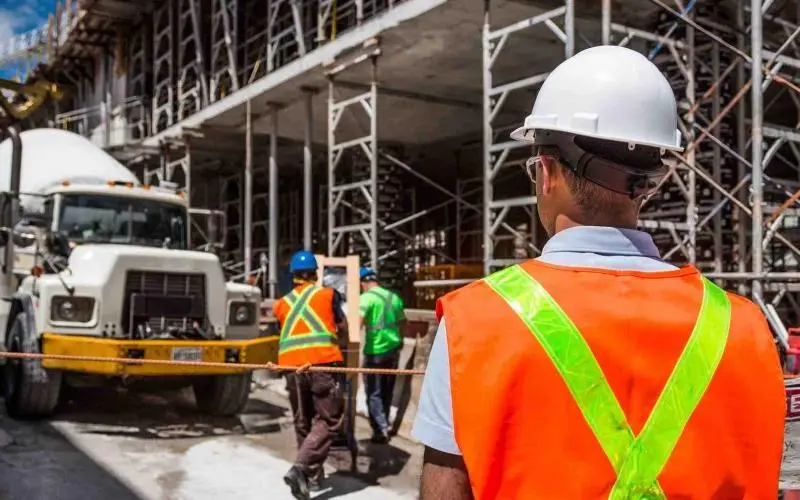 Έτοιμες να αντιδράσουν δυναμικά οι συντεχνίες για ξένους εργαζόμενους