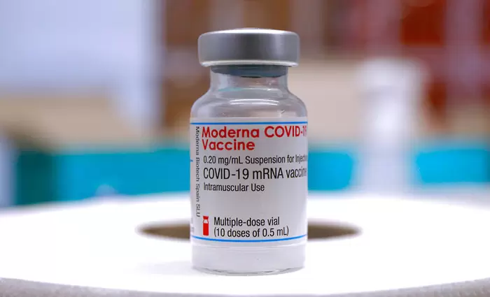 Η Moderna υπέβαλε αίτηση για έγκριση τρίτης δόσης εμβολίου