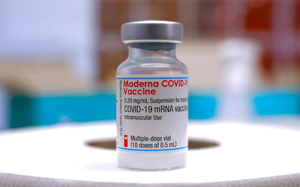 Η Moderna υπέβαλε αίτηση για έγκριση τρίτης δόσης εμβολίου