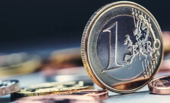 Η Κύπρος βγαίνει στις αγορές για να πάρει και να δώσει