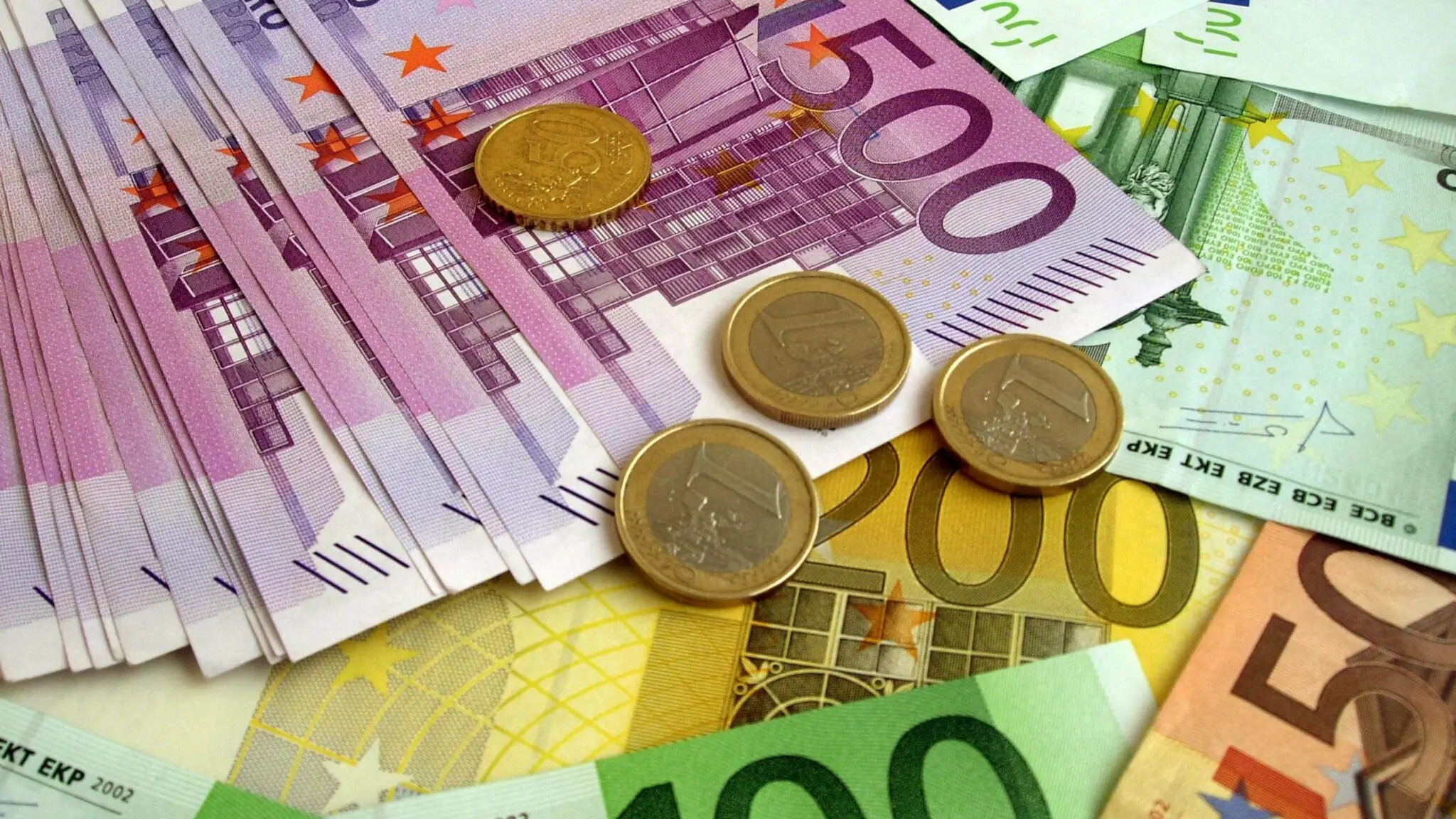 Μήνυμα εμπιστοσύνης στην ευρωζώνη στέλνει η αύξηση των επιτοκίων της ΕΚΤ
