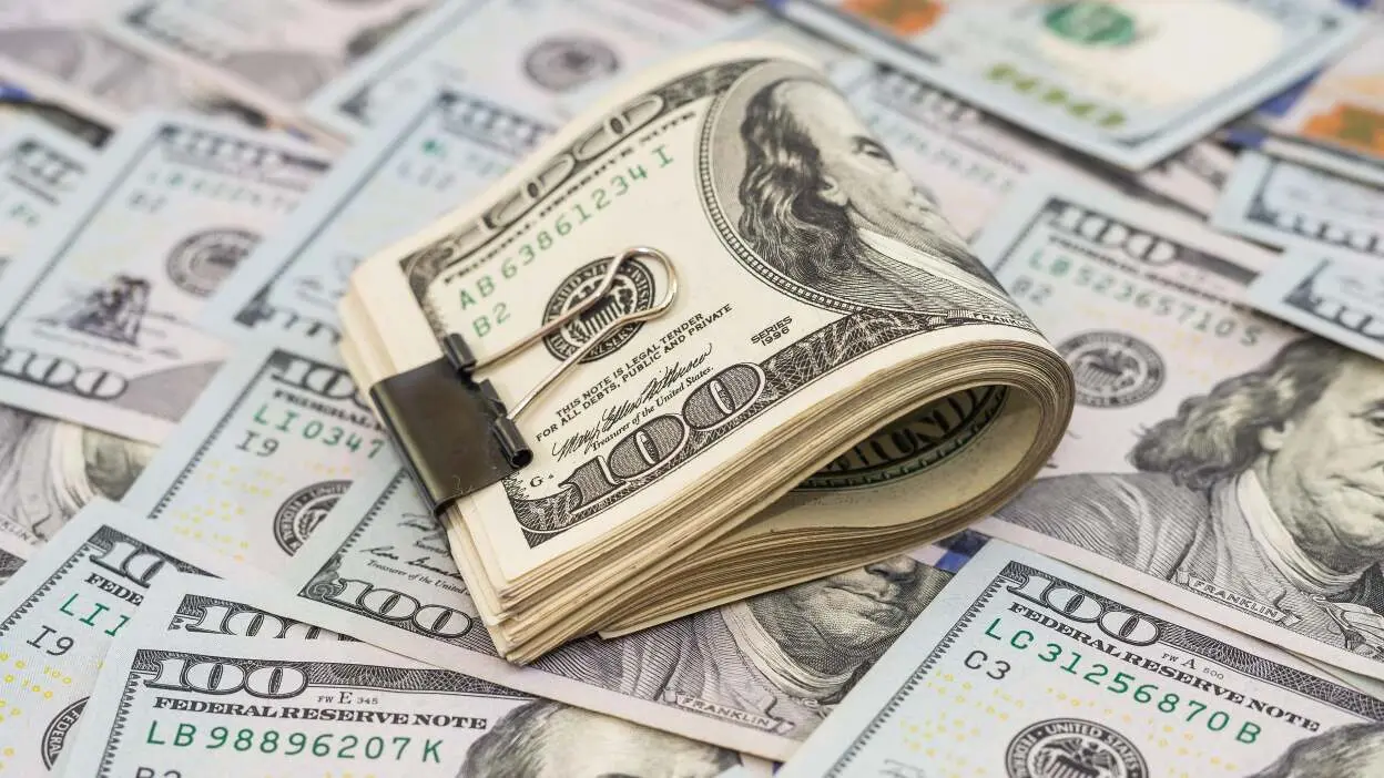 Το μεγαλύτερο οικονομικό λάθος που κάνουν οι νέοι στα 20 τους – Πώς να το αποφύγετε