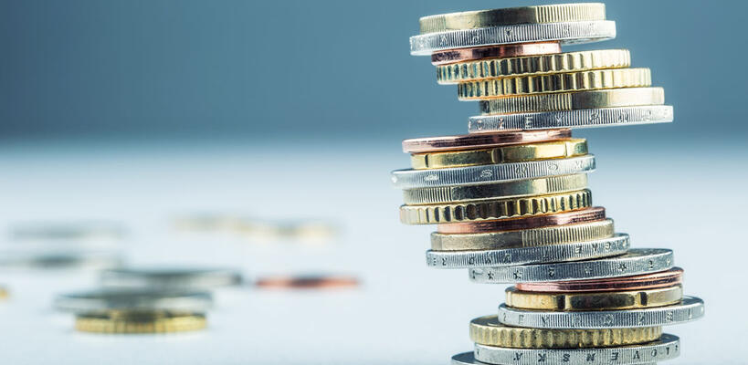 Μειώνονται τα επιτόκια καταθέσεων - Αυξάνονται τα επιτόκια των δανείων