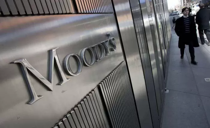 Moody’s: Θετική για τις κυπριακές τράπεζες η ψήφιση για φοροελαφρύνσεις στα ΜΕΔ