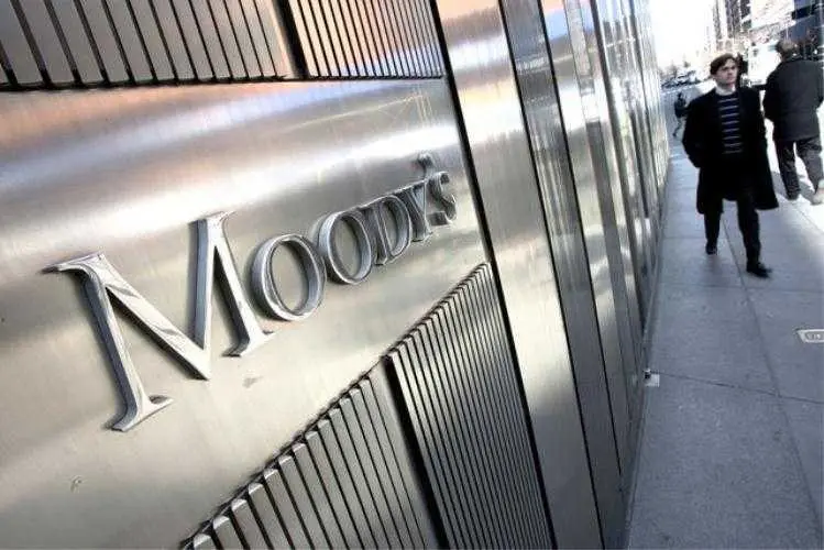 Αύξηση ΜΕΔ λόγω του νέου lockdown προβλέπει ο Moody’s