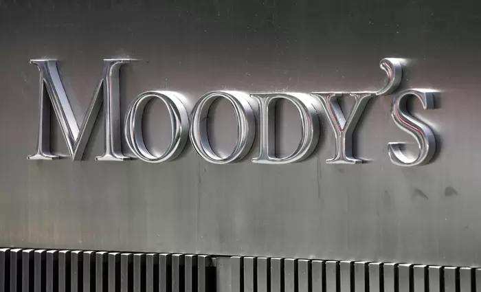 Moody’s: Το ιδιωτικό χρέος η μεγαλύτερη απειλή για την παγκόσμια οικονομία