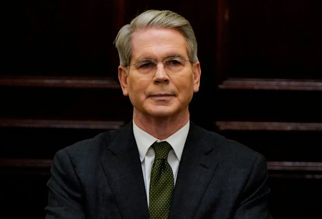 Μπέσεντ: Ας αφήσει την πολιτική ο Μασκ - Χωρίς συμφωνία, δασμοί από 1η Αυγούστου