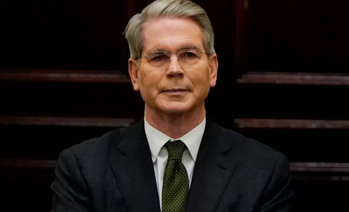 Μπέσεντ: Ας αφήσει την πολιτική ο Μασκ - Χωρίς συμφωνία, δασμοί από 1η Αυγούστου