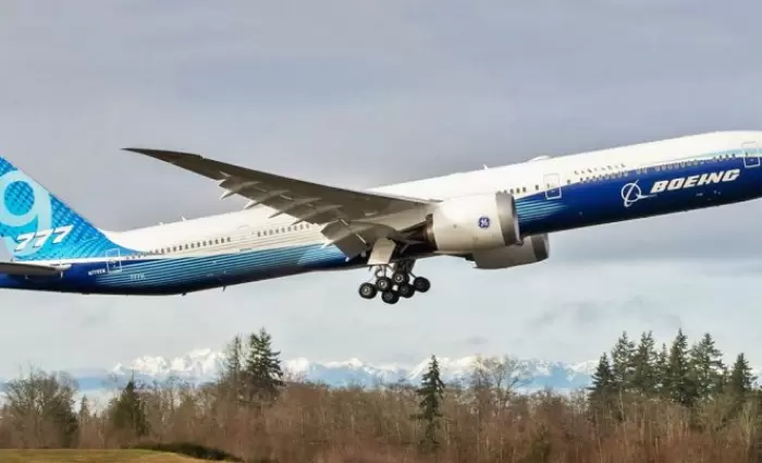 Απογειώθηκε ο «γίγαντας» της Boeing (φώτο)