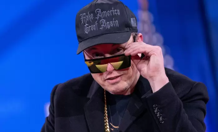 Ίλον Μασκ: Πάνω από 800 δισ. δολάρια η περιουσία του