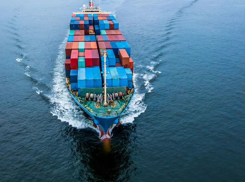 Ναυτιλία: Εφοδιάζονται με χριστουγεννιάτικα ΕΕ και ΗΠΑ