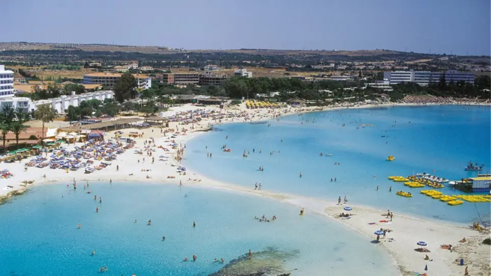 Ζευγάρι ανακηρύχθηκε σε «Πρέσβη Τουρισμού Αγίας Νάπας»