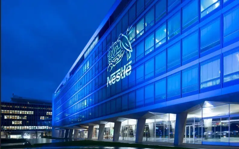 Nestle: Μειώνει τον στόχο για τα κέρδη και ενισχύει τις δαπάνες μάρκετινγκ