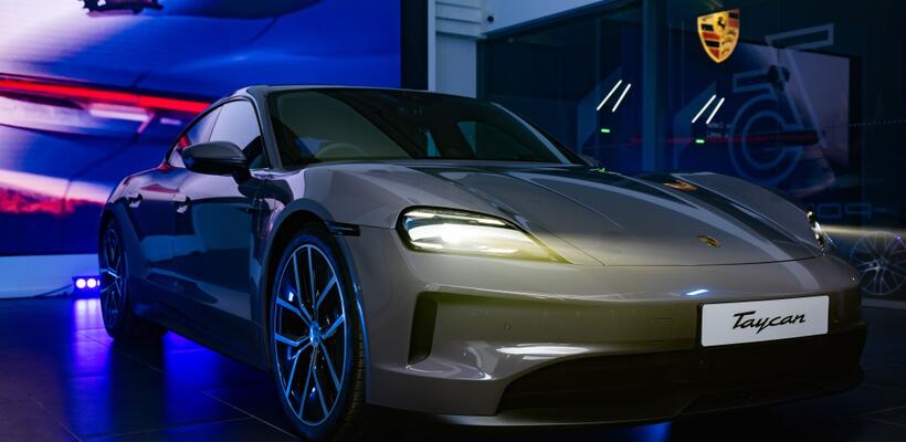 Λαμπερή παρουσίαση του νέου ηλεκτρικού Porsche Taycan