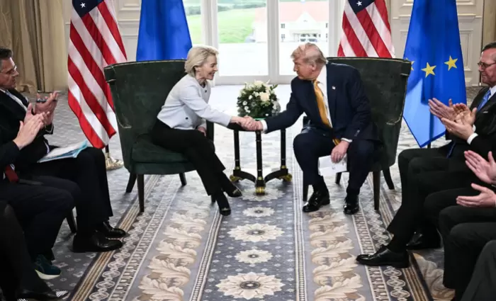 Επιτυχία ή ταπείνωση για την ΕΕ η εμπορική συμφωνία με τον Τραμπ;