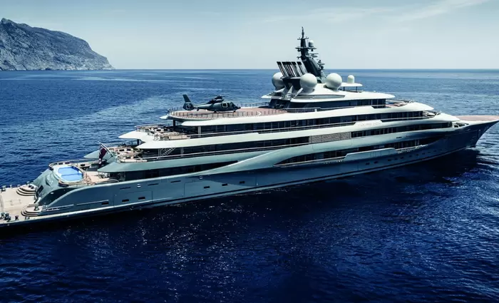 Το γιοτ του Τζεφ Μπέζος και η νέα μανία των πλουσιότερων του πλανήτη