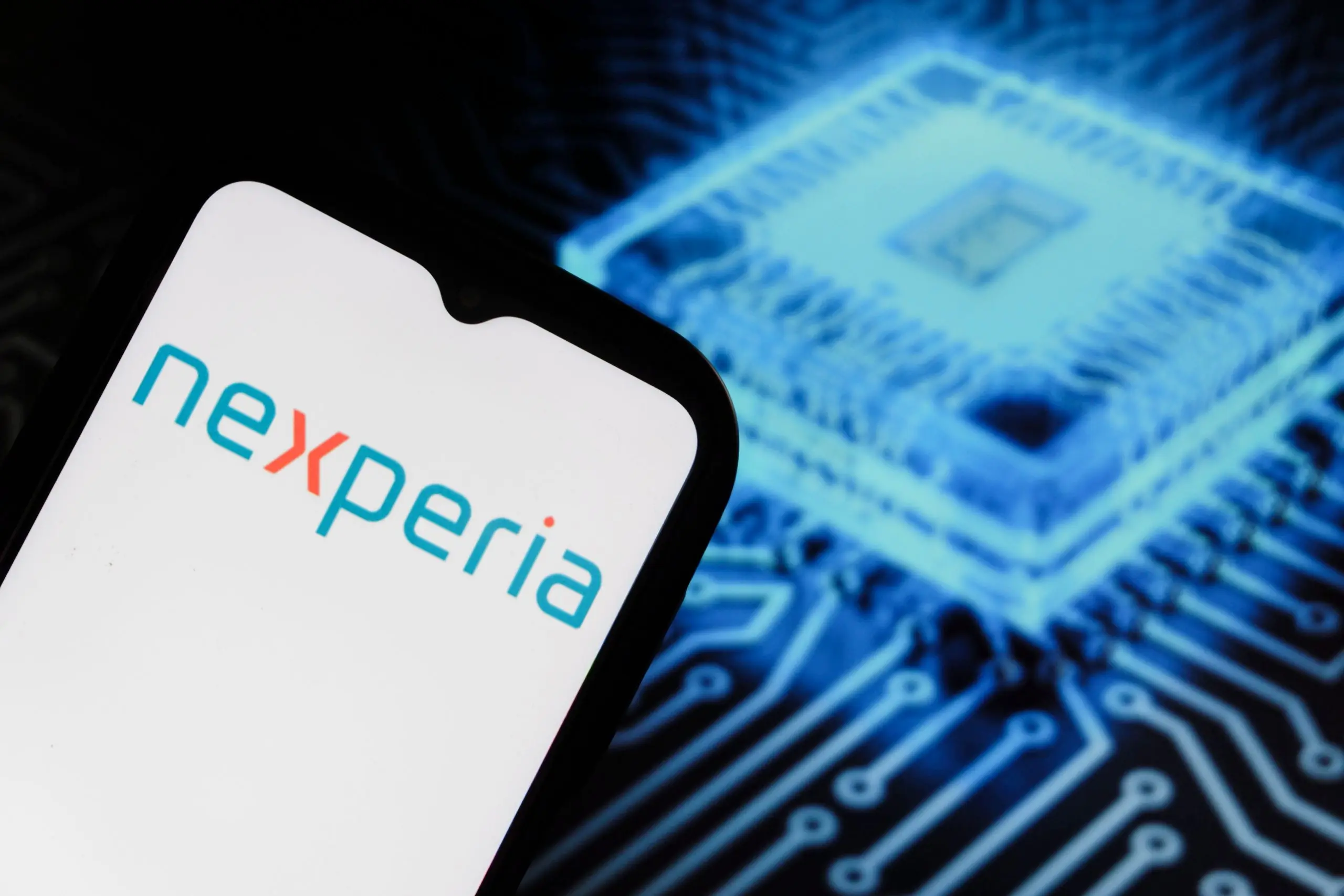 Η Ολλανδία παγώνει την παρέμβαση στη Nexperia – Επανεκκινούν οι εξαγωγές chips από Κίνα προς Ευρώπη