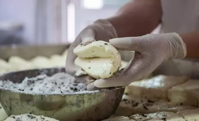 Καταγγελίες για τουρκικές κομπίνες εκμετάλλευσης χαλλουμιού (ΒΙΝΤΕΟ)