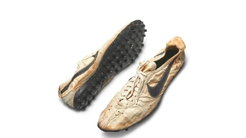 Ένα από τα πρώτα ζευγάρια Nike πουλήθηκε για $437.500 