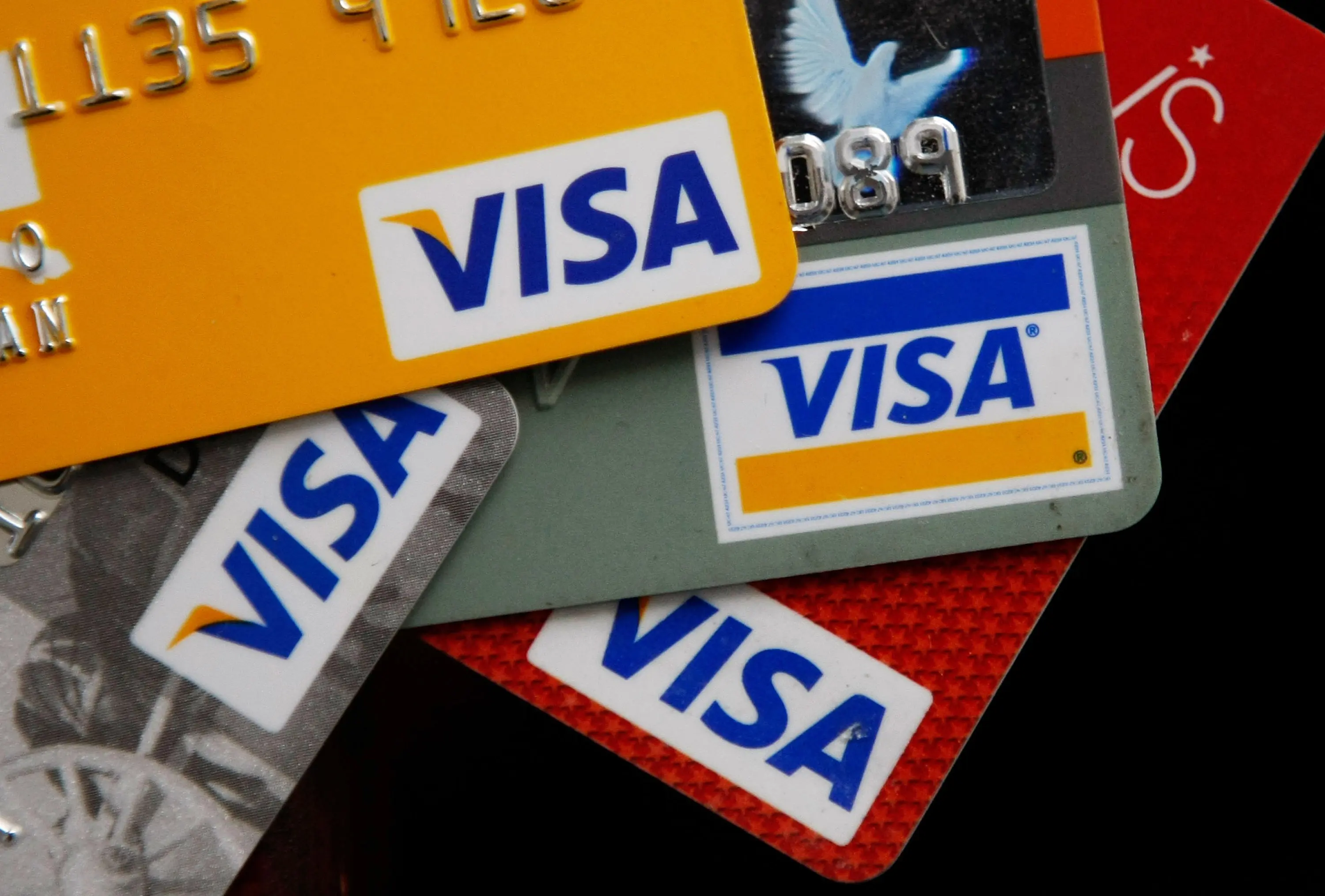 Δεν θα γίνονται αποδεκτές οι βρετανικές Visa από την Amazon