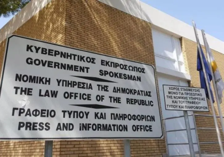 Αναπομπή νόμου για εργοδότηση πρώην κρατικών υπαλλήλων