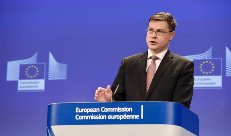 Ντομπρόβσκις: Η ΕΕ ενθαρρύνει την τραπεζική ένωση