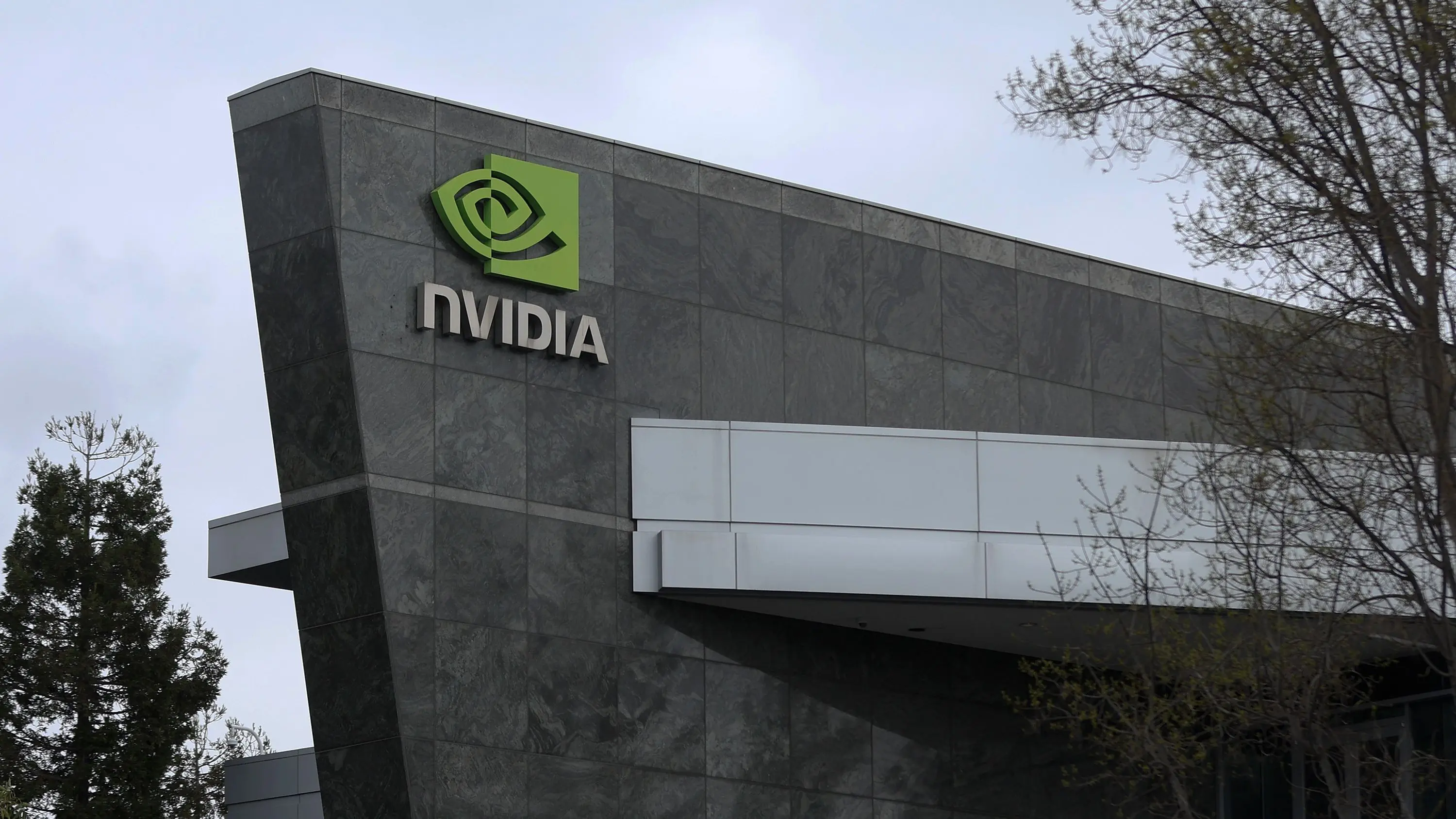 Κινεζικό «χτύπημα» στην Nvidia για αντιμονοπωλιακές παραβάσεις – Πτώση 2,6% για τη μετοχή