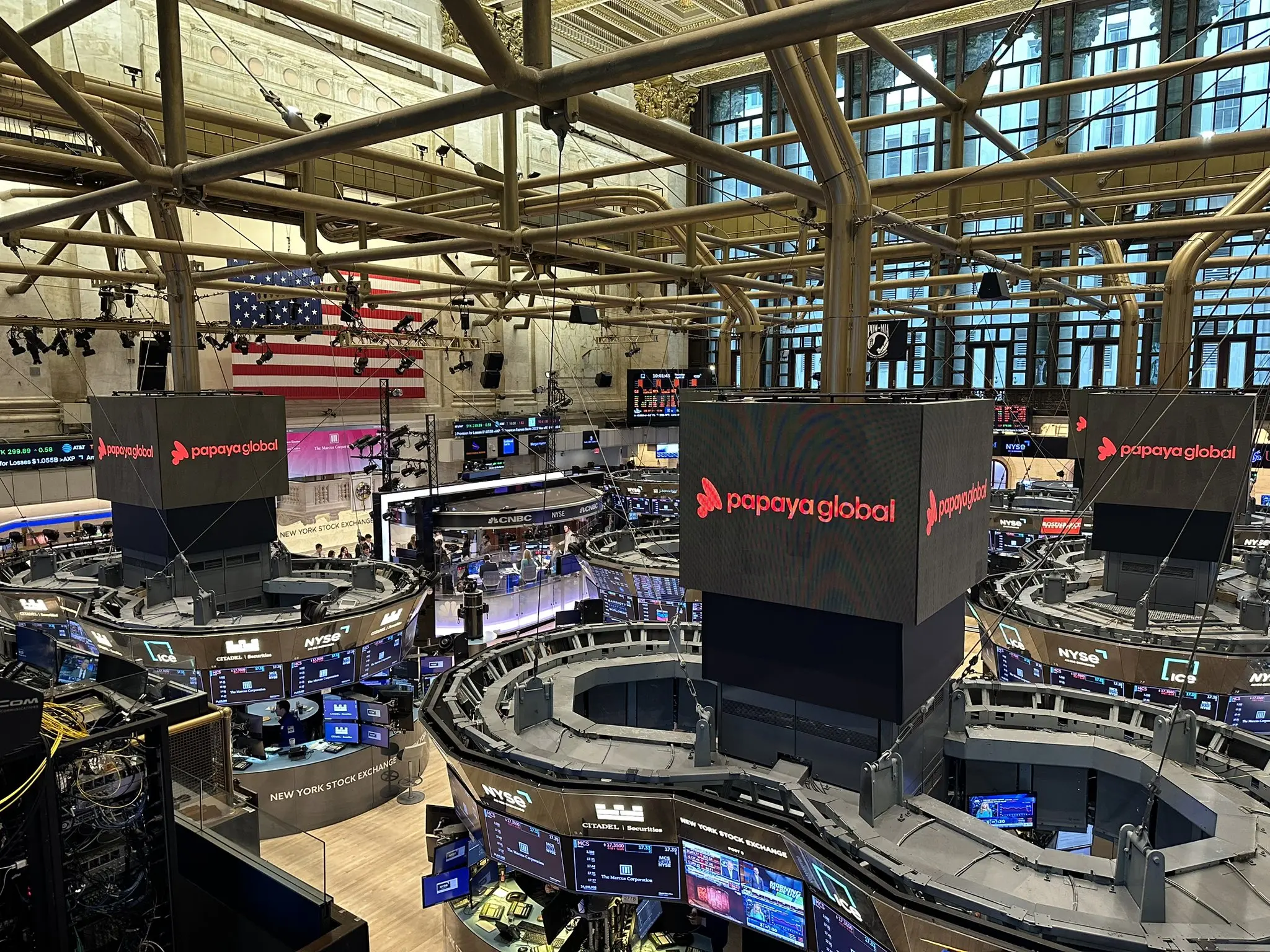 Wall Street: Στα κόκκινα ολοκλήρωσαν την εβδομάδα οι δείκτες λόγω black out