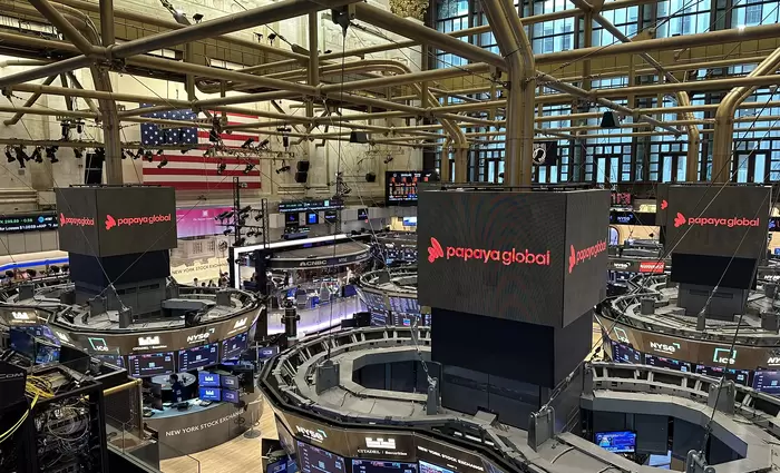 Wall Street: Στα κόκκινα ολοκλήρωσαν την εβδομάδα οι δείκτες λόγω black out