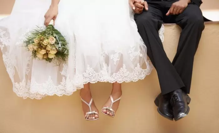 Στο «περίμενε» το άνοιγμα των γάμων…