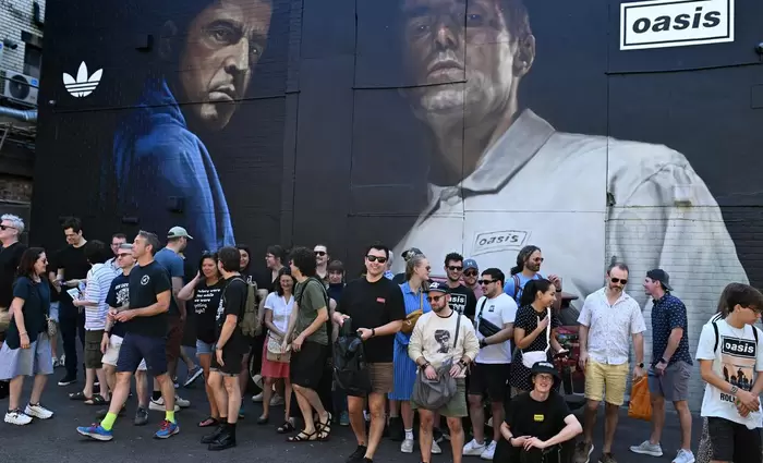 Η περιοδεία επανένωσης των Oasis φέρνει πληθωριστικές ανησυχίες στη Βρετανία