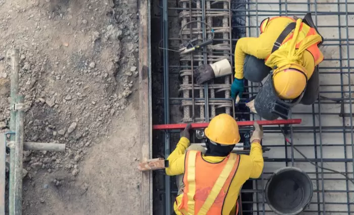Οικοδομική Βιομηχανία: Καταθέτει νέα πρόταση και ετοιμάζεται για deal ο Υπ. Εργασίας