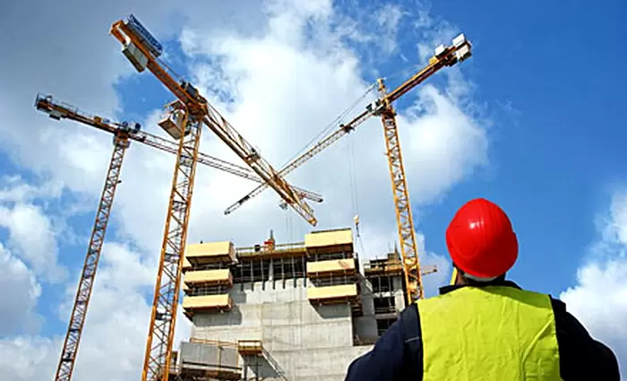 Απεργούν σήμερα 15.000 οικοδόμοι