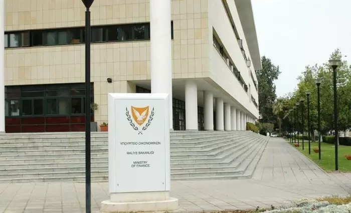 ΥΠΟΙΚ: Καμία αύξηση στους μισθούς του ΠτΔ και των Υπουργών