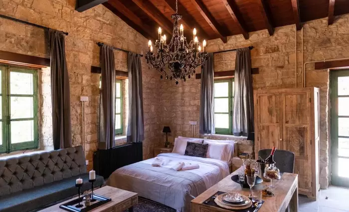 Πανικός από τα νέα μέτρα για κρατήσεις σε ξενοδοχεία και θέρετρα