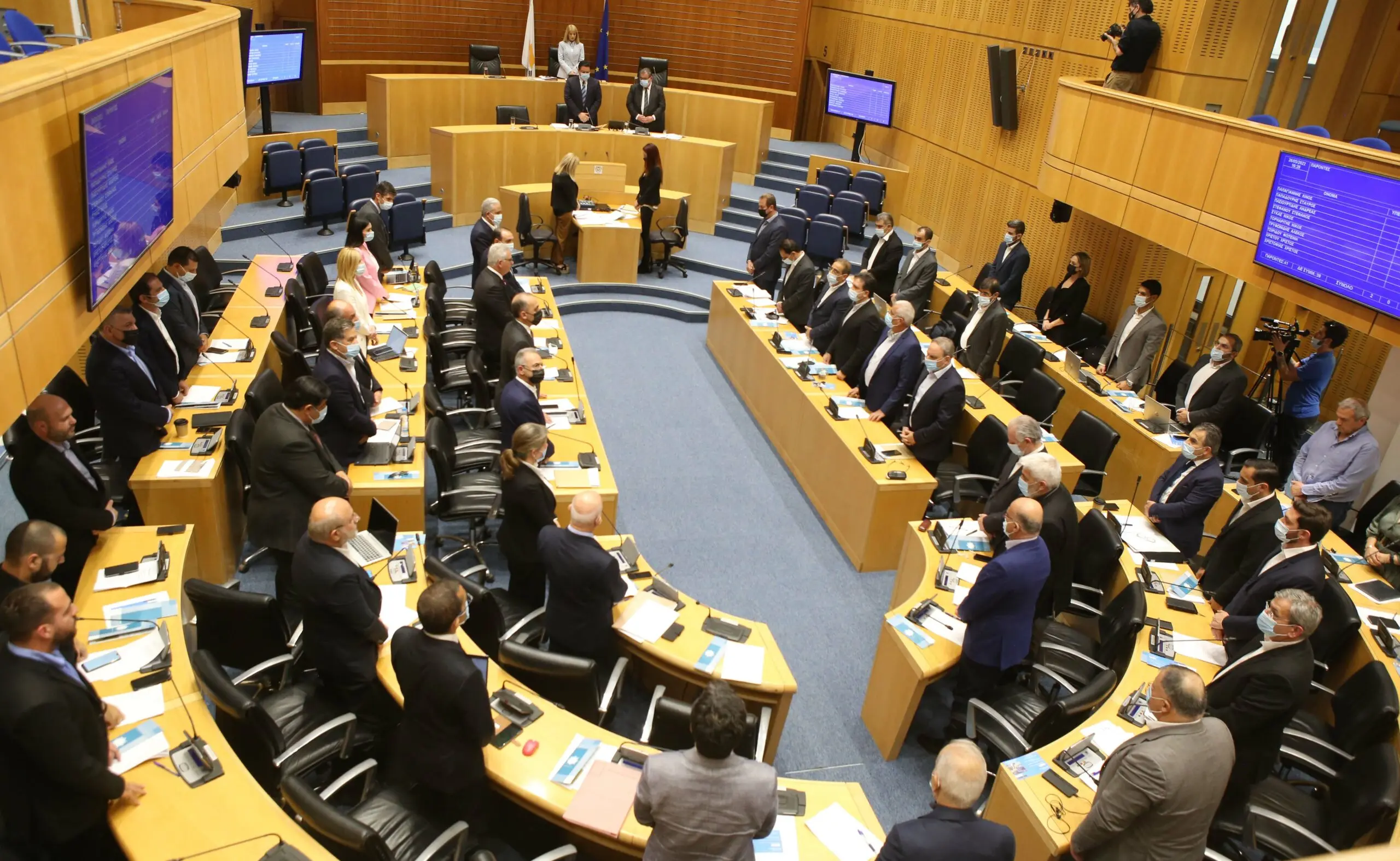 Στη Βουλή το νομοσχέδιο για μείωση έκτακτης εισφοράς για την άμυνα