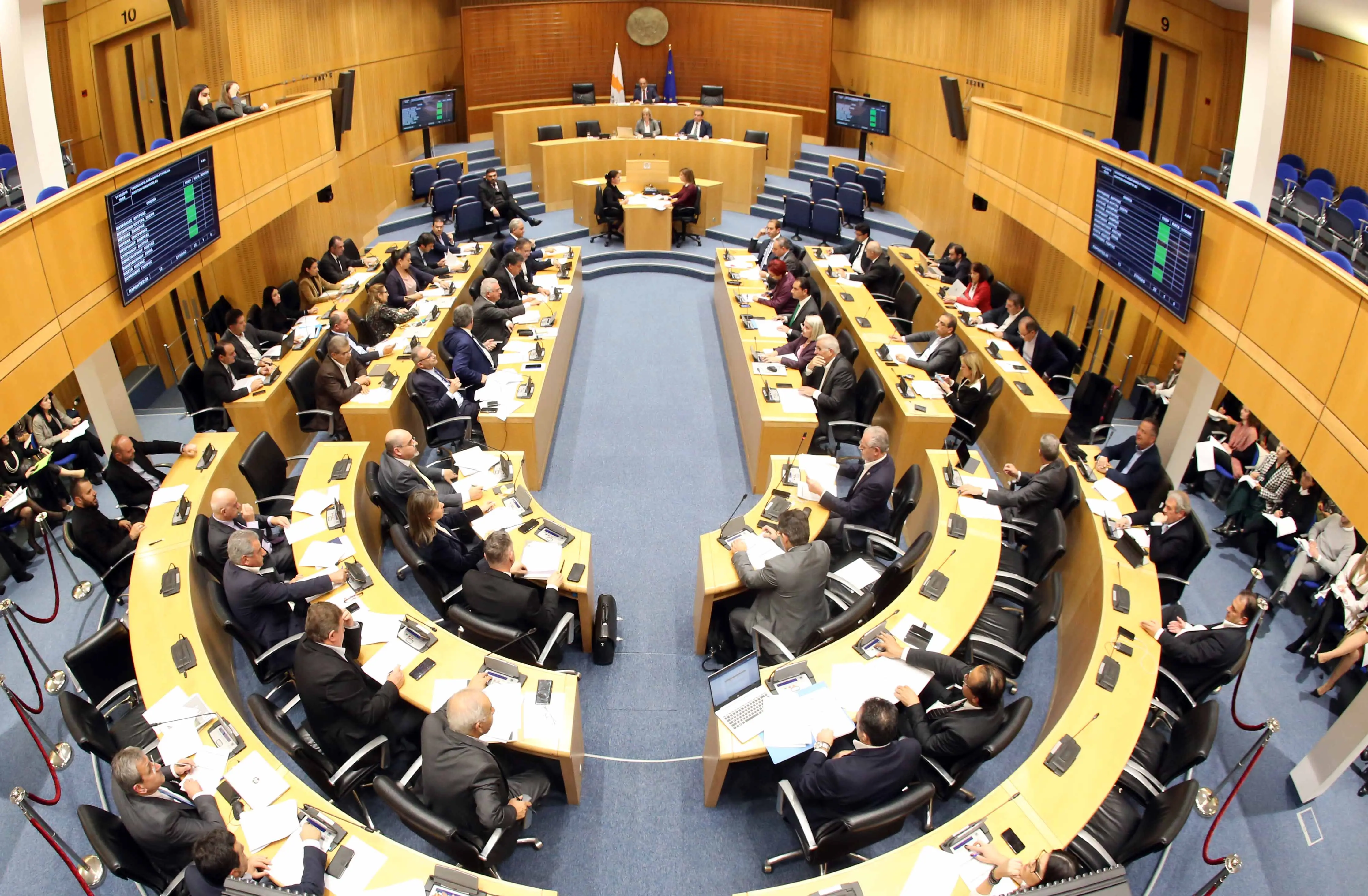 Αναβολή μιας εβδομάδας στην ψήφιση της αναστολής των εκποιήσεων