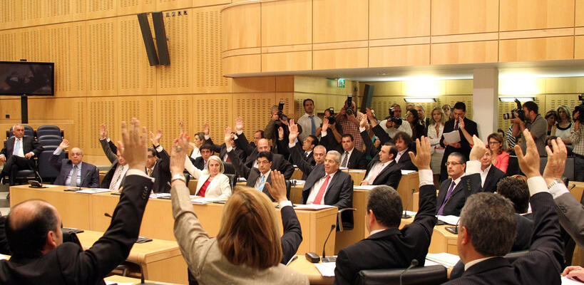 Την Τρίτη στην Ολομέλεια το νομοσχέδιο για τις κρατικές εγγυήσεις