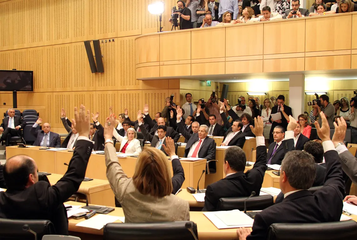 Την Τρίτη στην Ολομέλεια το νομοσχέδιο για τις κρατικές εγγυήσεις