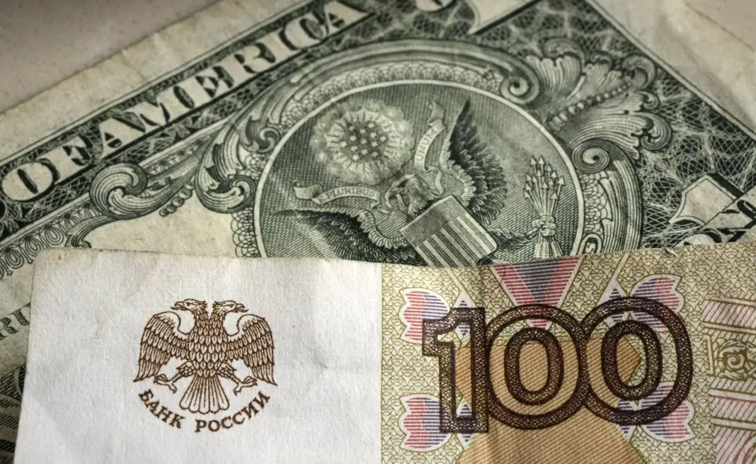 Σε ρούβλια θα πληρώνει το χρέος η Ρωσία