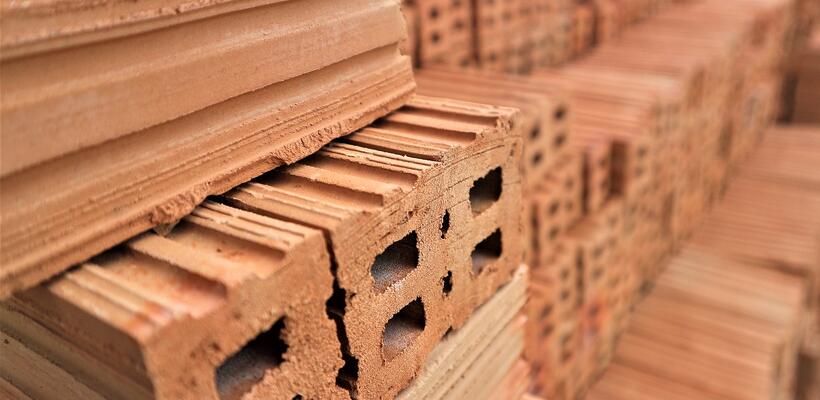 Μικρή μείωση στις τιμές κατασκευαστικών υλικών το α' εξάμηνο