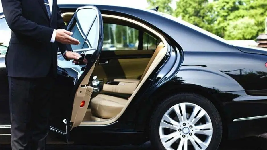 Αναζητούν φόρμουλα στη Θεσμών για τα ωφελήματα πρώην αξιωματούχων