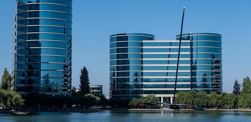 Oracle: Ιστορικό υψηλό για τη μετοχή από τις προβλέψεις για το cloud