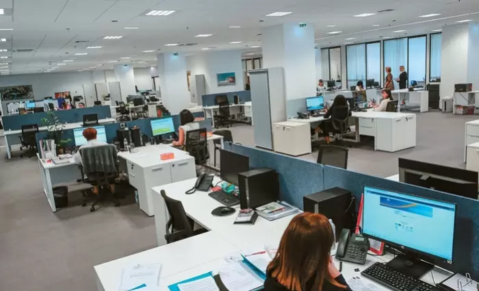 Πρεμιέρα για το νέο ωράριο στο Δημόσιο – Προσέλευση από τις 7 έως και τις 9 το πρωί