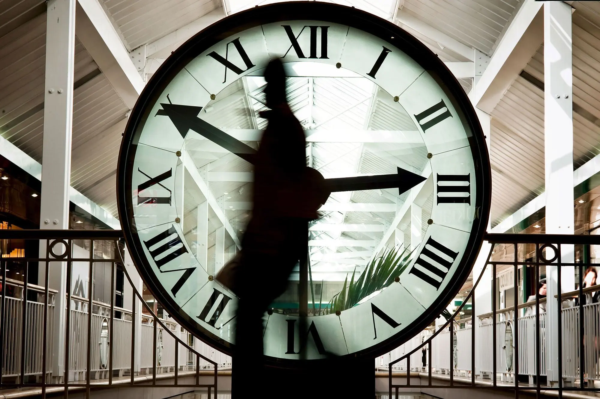 Ο κορωνοϊός μείωσε τις ώρες εργασίας των Ευρωπαίων