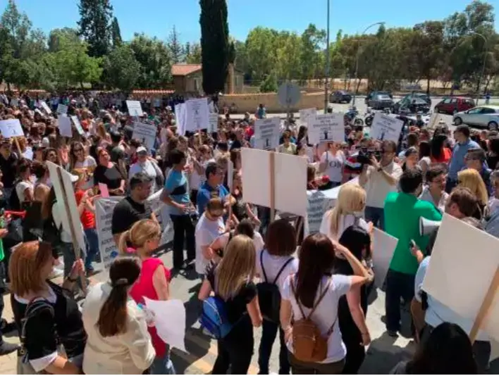 Διαμαρτύρεται το ωρομίσθιο κυβερνητικό προσωπικό - Τι ζητούν