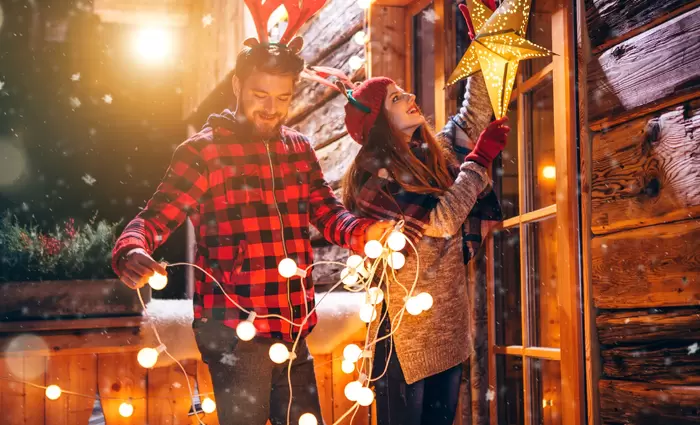 Χριστούγεννα φέτος; Σε εξωτερικούς χώρους προτείνει ο ΠΟΥ